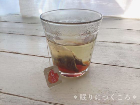 お湯を入れてしばらく経った業務スーパーの生姜紅茶