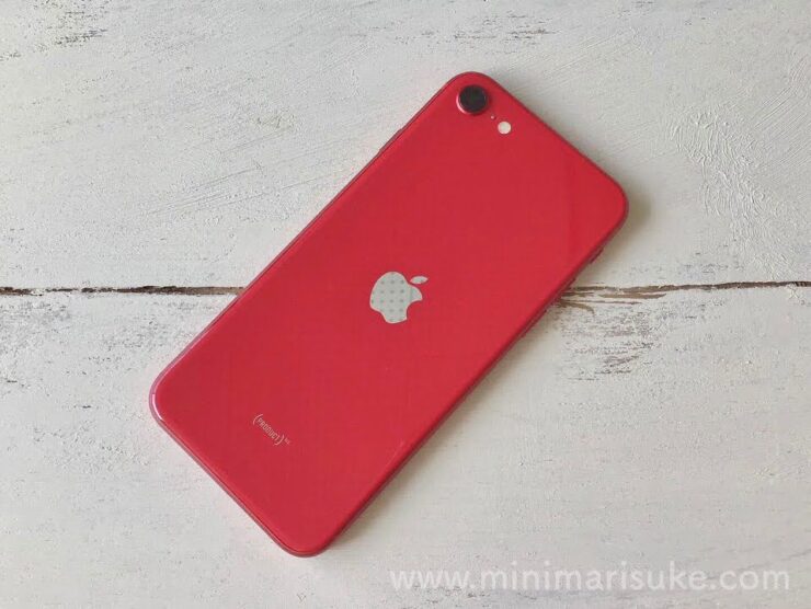 鮮やかな赤がかっこいいiPhoneSE（第2世代）の(PRODUCT)RED