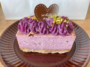 沖縄県産ちゅら恋紅のチーズケーキのカット