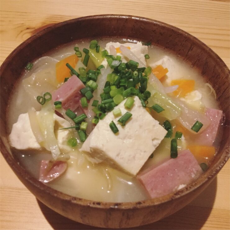 具沢山で美味しいポークと島豆腐入り沖縄風味噌汁